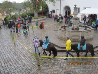 Fun4Kids Ponyreiten mit Christine, im Schlosshof von Waldenbuch Fun4Kids Ponyreiten mit Christine, im Schlosshof von Waldenbuch