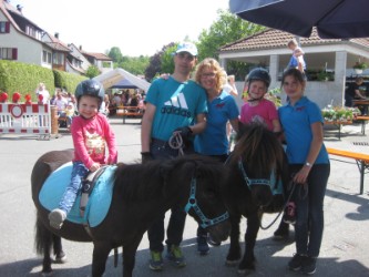 Fun4Kids Ponyreiten mit Christine Gbr. auf dem Frühlingsmarkt der Emk in Waldenbuch Fun4Kids Ponyreiten mit Christine Gbr. auf dem Frühlingsmarkt der Emk in Waldenbuch