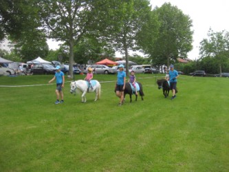 Fun4Kids Ponyreiten mit Christine Gbr. auf dem Mittsommer 2019 Fun4Kids Ponyreiten mit Christine Gbr. auf dem Mittsommer 2019